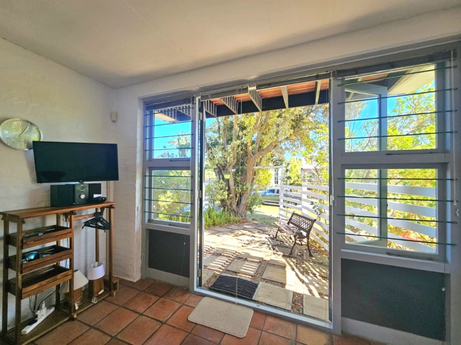 5 Bedroom Property for Sale in Herolds Bay Western Cape